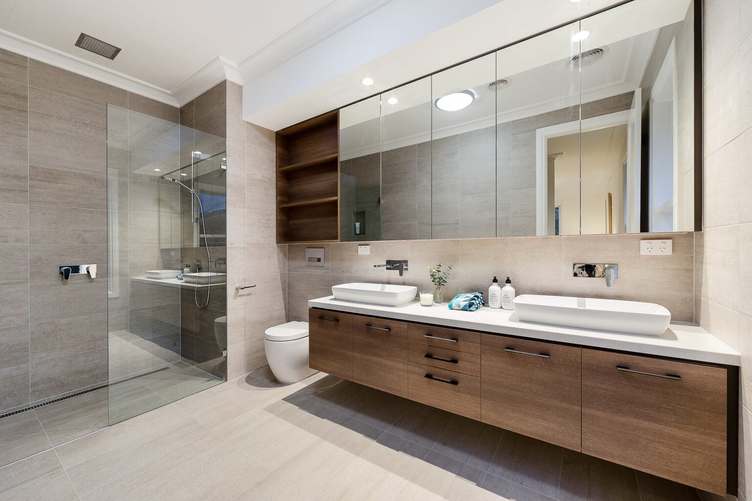 Cleaning Bathroom with Vinegar